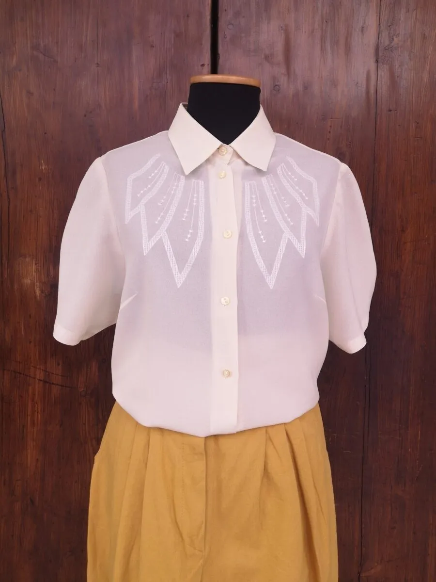 Camicia bianca con ricamo petali anni ’70