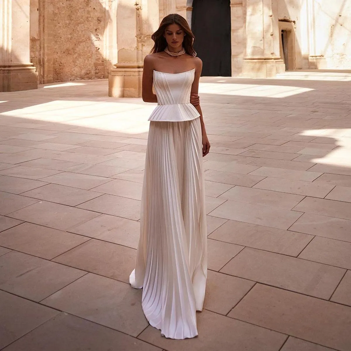 Elegante abito da sposa in raso di seta avorio di alta qualità pieghettato una linea lunga abito da sposa da giardino servizio f