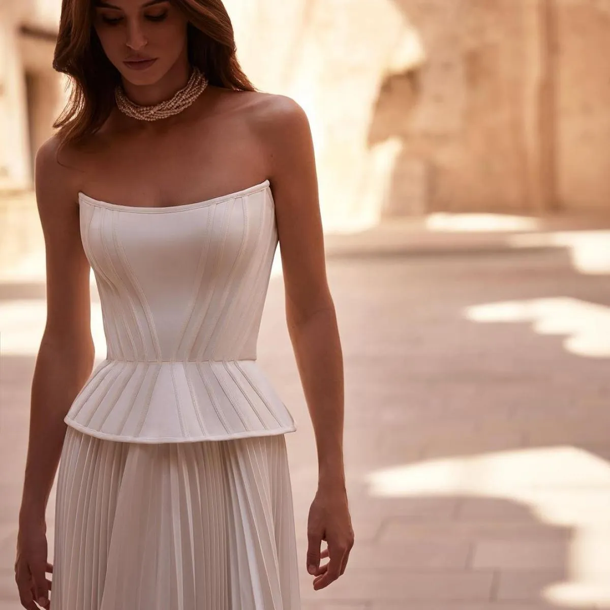 Elegante abito da sposa in raso di seta avorio di alta qualità pieghettato una linea lunga abito da sposa da giardino servizio f