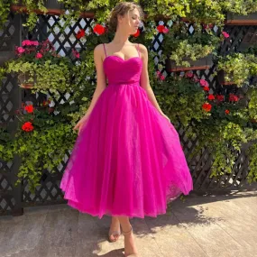 Elegante e semplice abito da ballo con spalline sottili, tulle con pieghe a cuore, linea A, lunghezza tè, con fiocco, senza mani