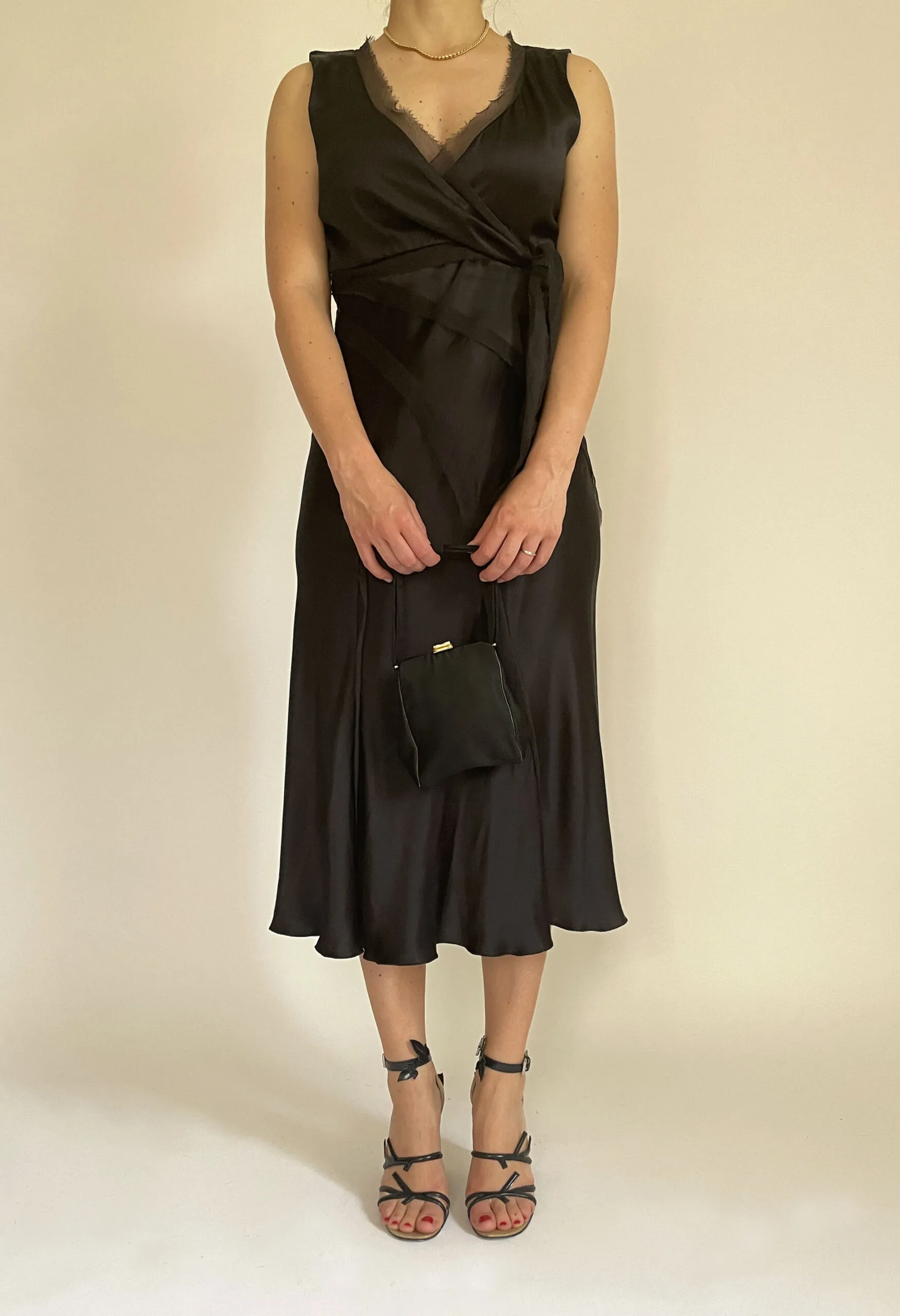 Slip dress vintage anni 2000 in raso nero e dettagli in georgette di seta