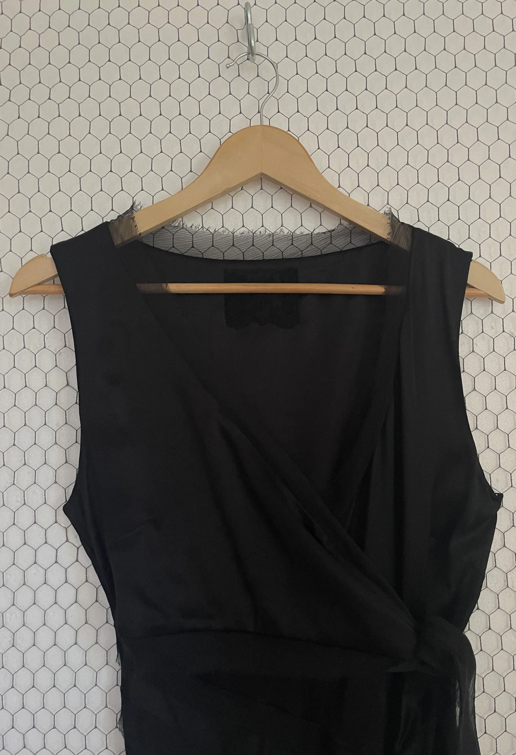 Slip dress vintage anni 2000 in raso nero e dettagli in georgette di seta