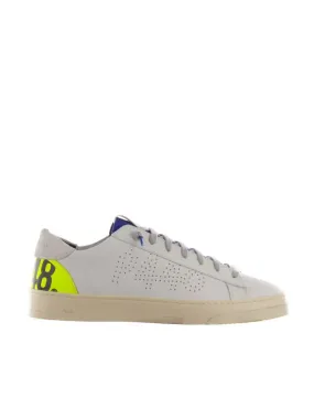 Sneaker in pelle con logo traforato