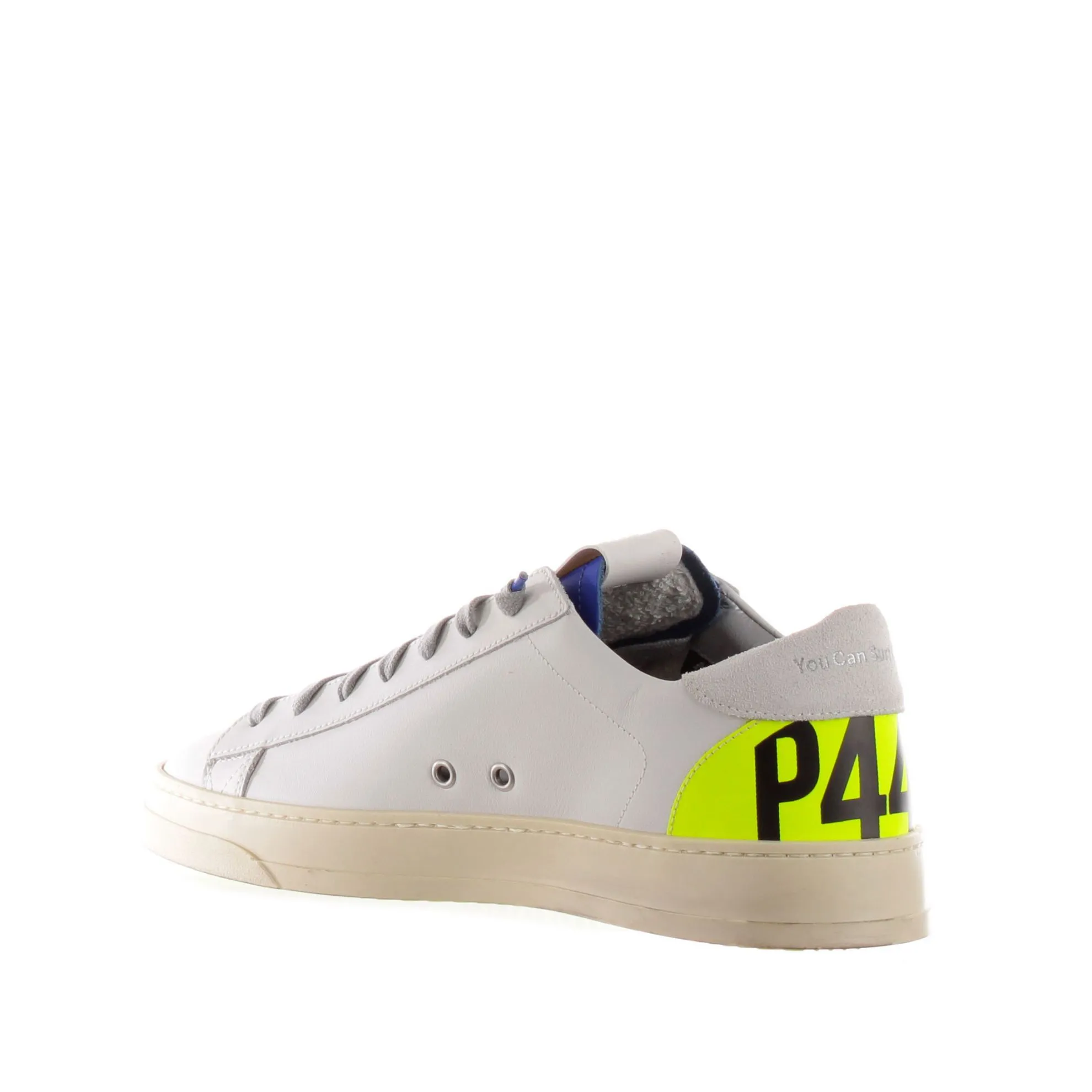 Sneaker in pelle con logo traforato