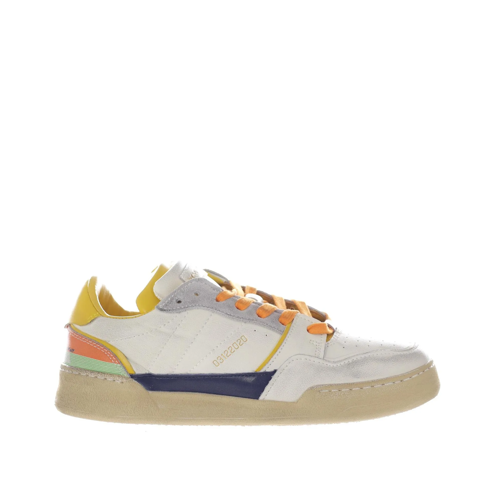 Sneaker in pelle con tomaia effetto used