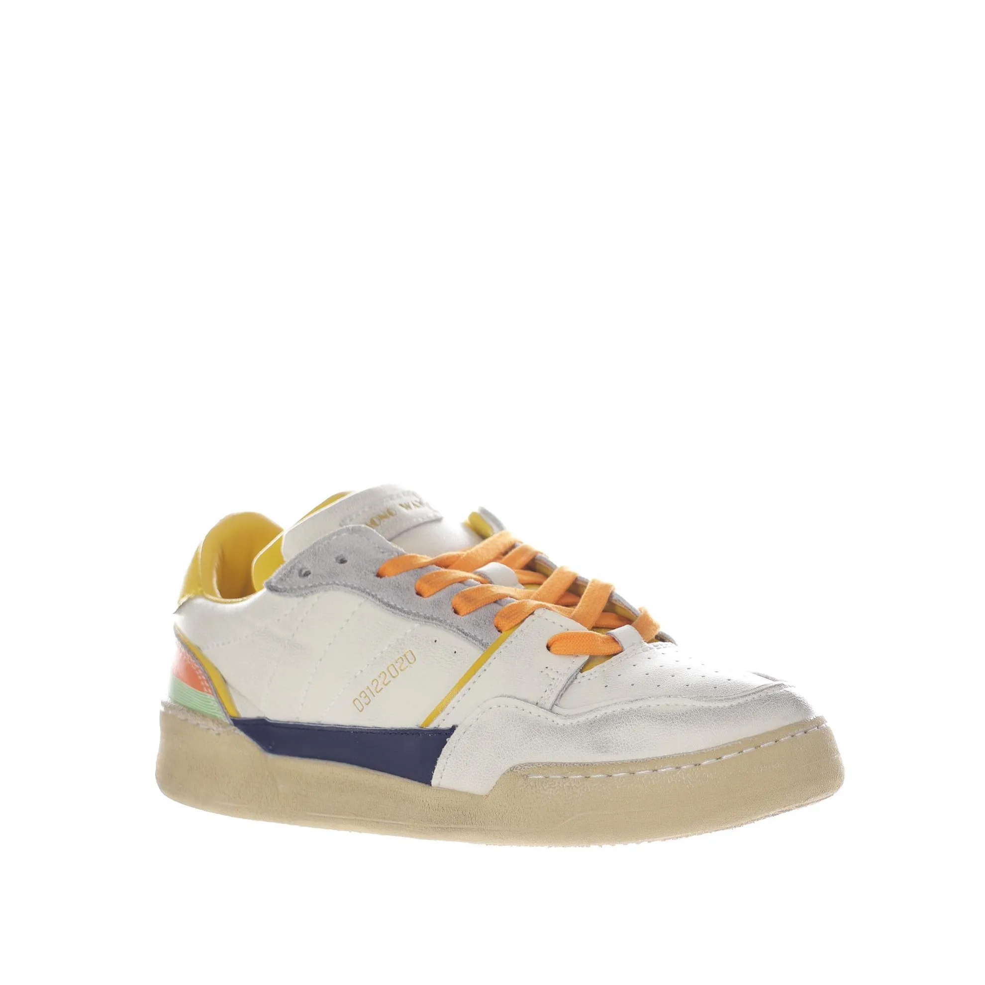 Sneaker in pelle con tomaia effetto used