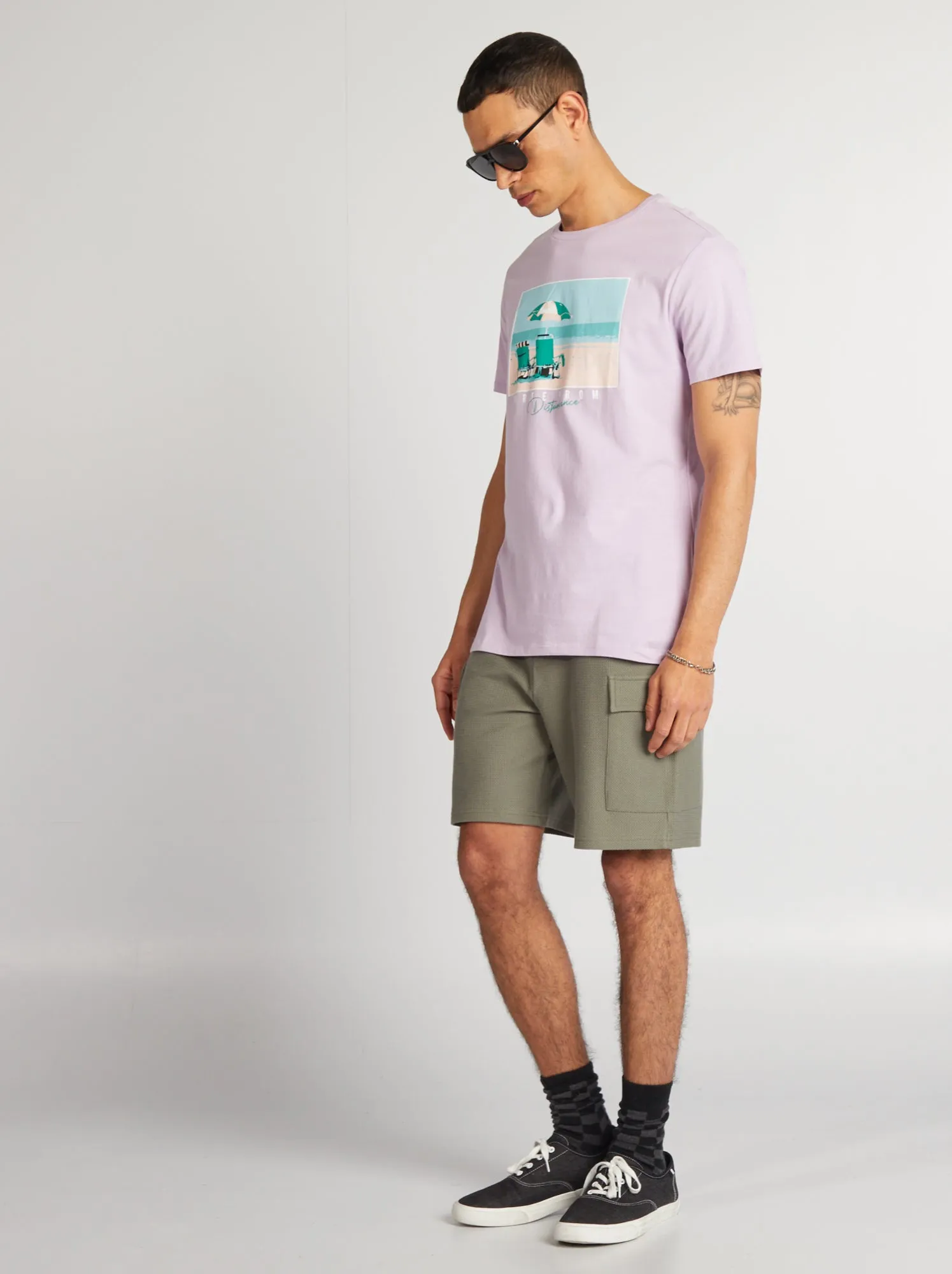 T-shirt in cotone stampato con scollo tondo - VIOLA