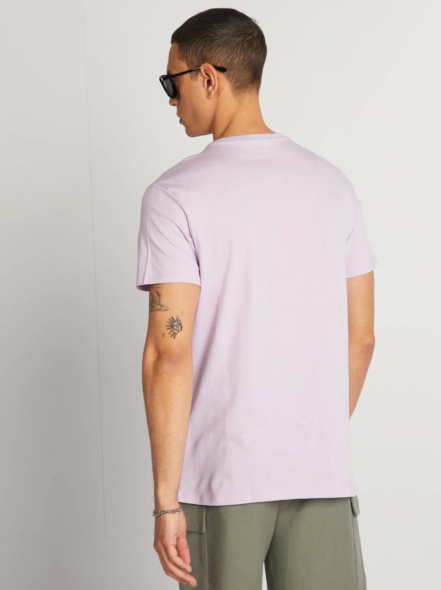 T-shirt in cotone stampato con scollo tondo - VIOLA